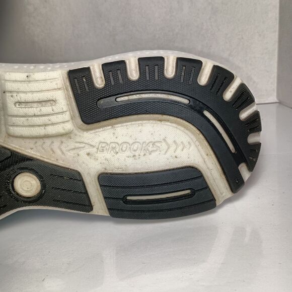 Athletic_Shoes